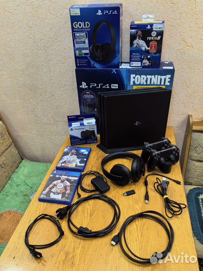 Комплект Ps4 pro в идеальном состоянии