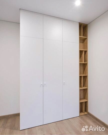 Распашной шкаф в спальню