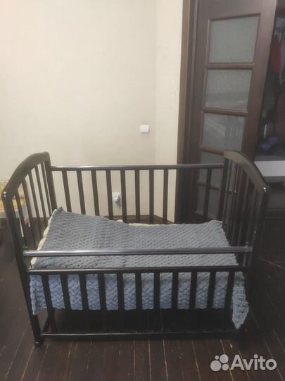 Детская кроватка с матрасом