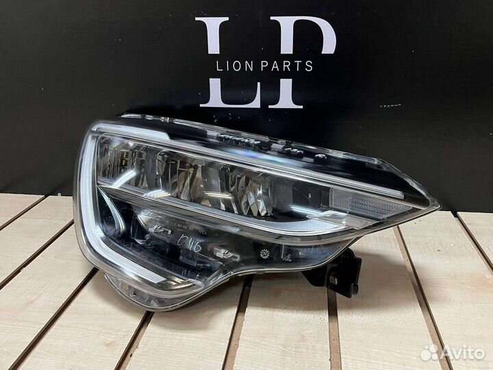 Фара правая Renault Arkana 1