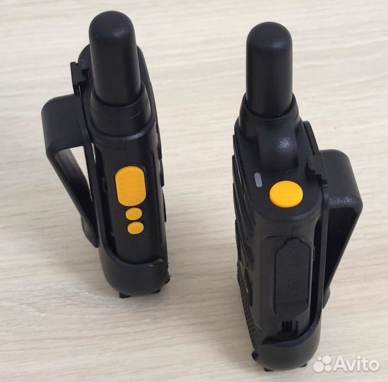 Рация-радиостанция в комплекте с наушниками