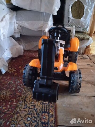 Трактор экскаватор