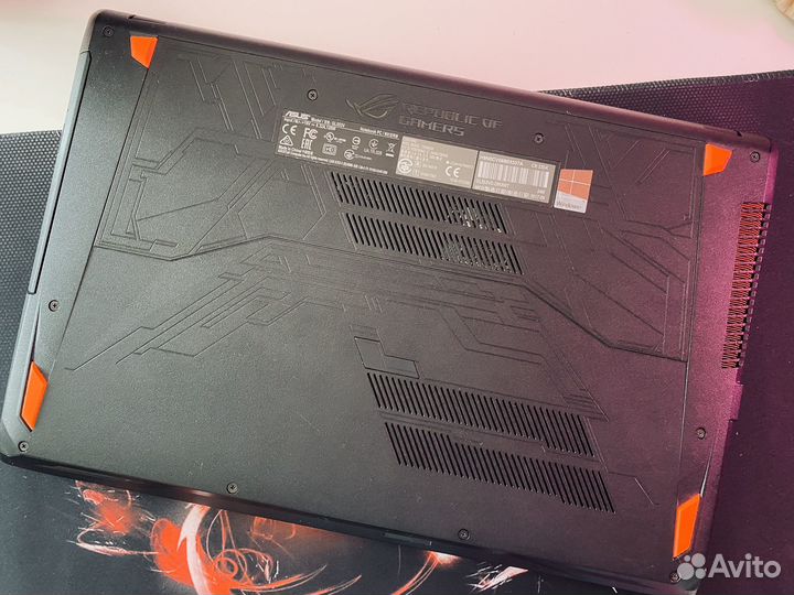 Мощный Rog Strix /15,6/i5-7300HQ 7th Gen/GTX1050