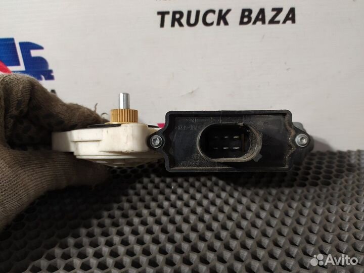 Моторчик стеклоподъемника правый