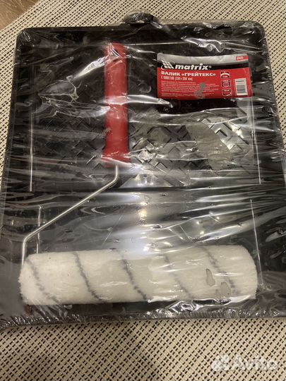 Валик с контейнером новый