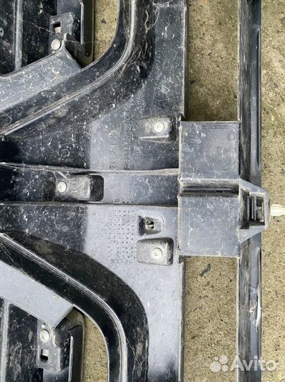 Решетка радиатора Mitsubishi