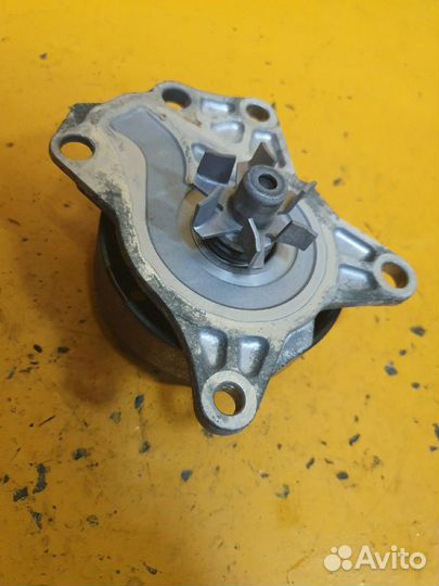 Помпа водяная насос тойота toyota 1.0 1KR-FE 1krfe
