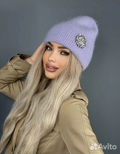 Шапка из ангоры с камушками