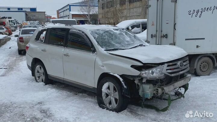 Замок двери задней левой Toyota Highlander 2 (XU40