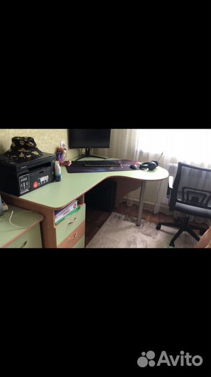 Компьютерный стол