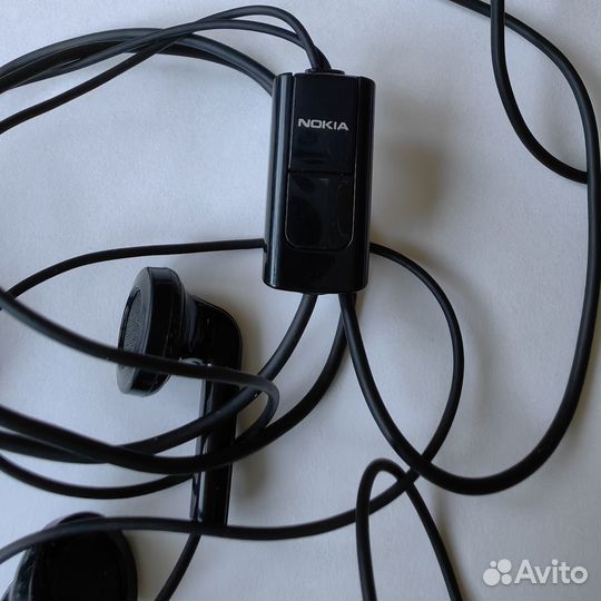 Чёрные проводные наушники Nokia