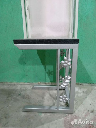 Журнальный каменный стол