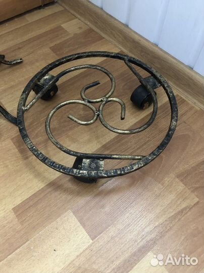 Подставка для цветов кованная