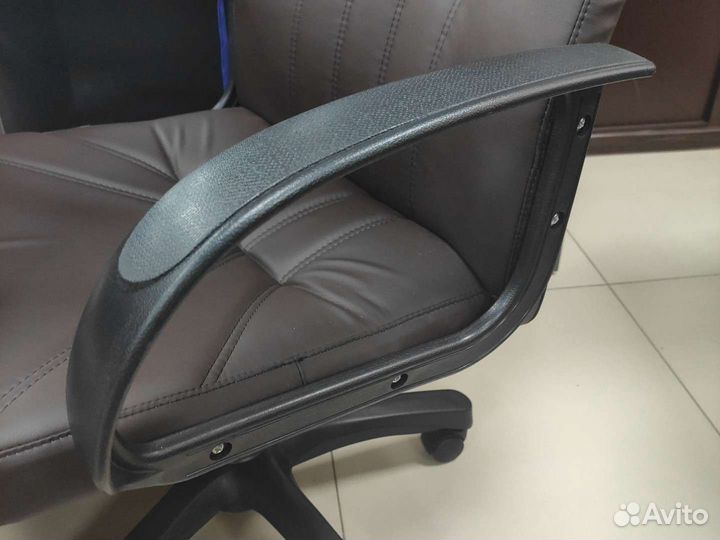 Кресло Менеджер коричневый кожзам с механизмом Топ