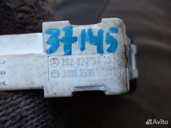 Концевик двери Mercedes-Benz C180 W203 271.946