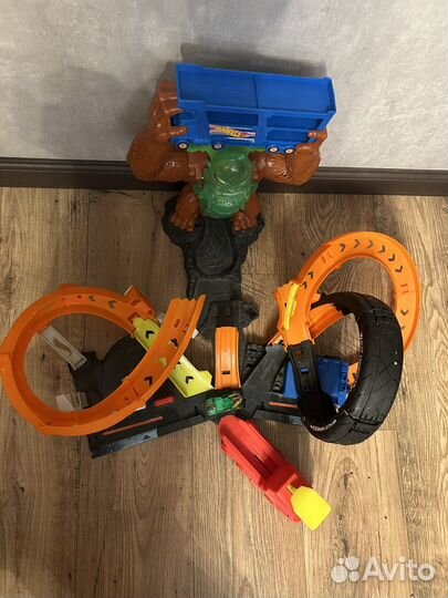 Гоночный трек hot wheels горилла бу