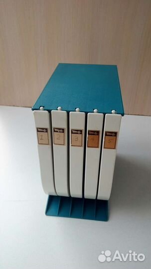 Катушки в пластиковом боксе