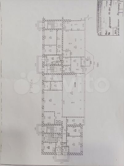 Здание расположено на 1 этаже жилого дома, общая п