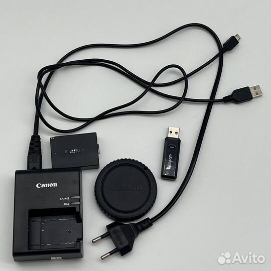 Зеркальный фотоаппарат Canon eos 1100d