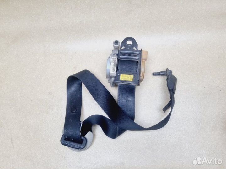 Ремень безопасности передний правый Toyota Avensis