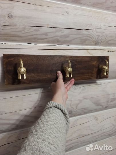 Вешалка настенная 3 крючка. Дерево. Новая