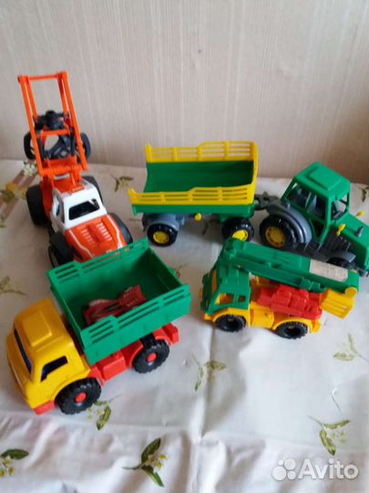 Машинки простые и на радиоуправлении