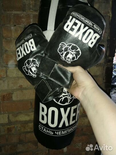 Боксерская груша и перчатки