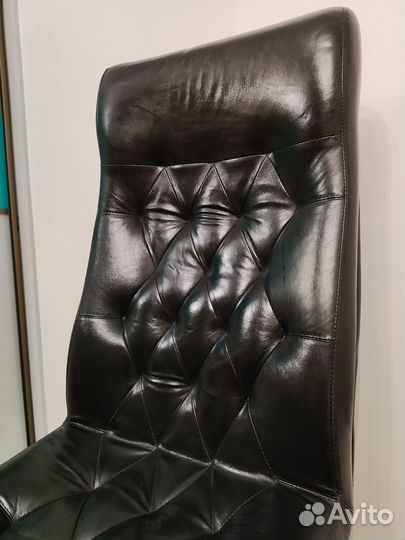 Компьютерное офисное кресло руководителя