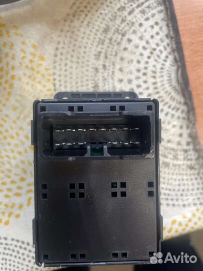 Кнопки стеклоподъемников Kia Rio 3