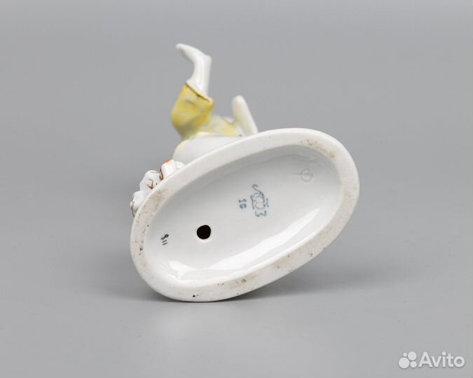 Статуэтка фарфоровая Китаянка с веером лфз