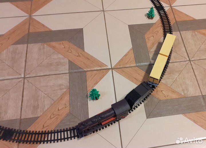 Железная дорога с поездом