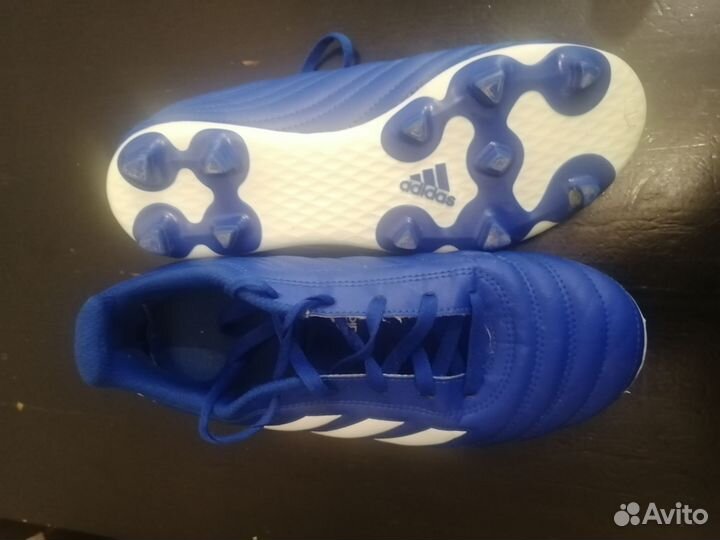 Детские футбольные бутсы