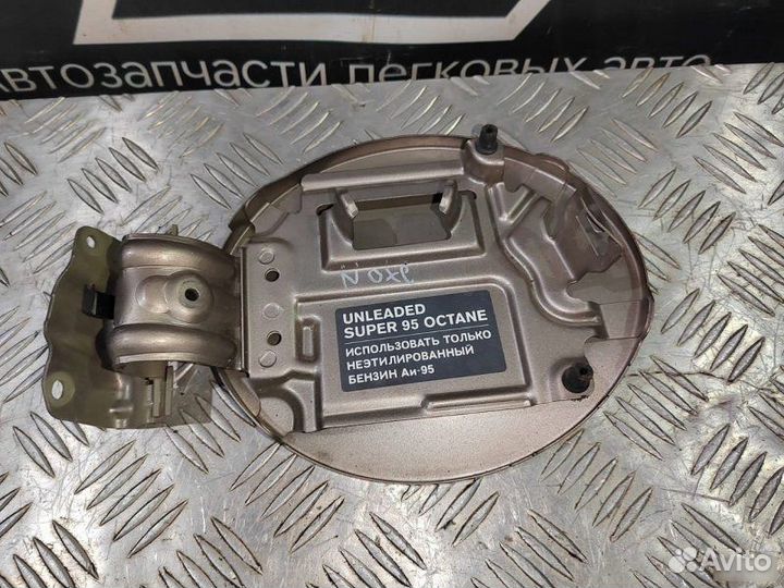 Лючок бензобака Nissan Note 1.6 2005-2013