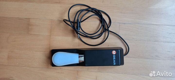 Продам универсальную педаль для фортепиано