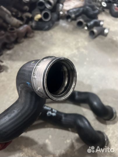 Патрубок интеркулера VW Passat B5 Skoda Super B