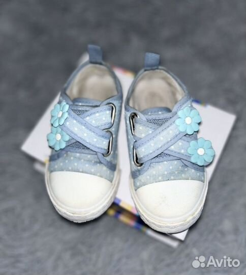 Кроссовки и кеды детские