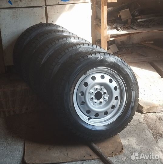 Комплект зимних шипованных колёс 185/65 R14