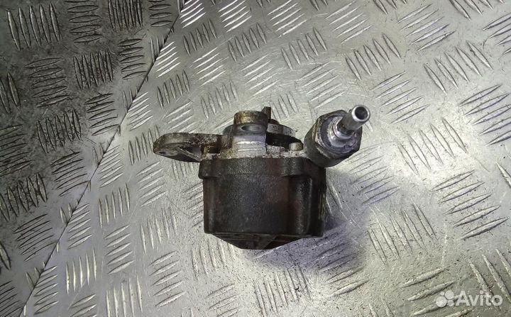 Насос вакуумный Peugeot Partner