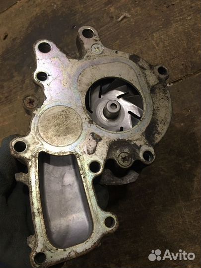 Водяной насос toyota Hilux