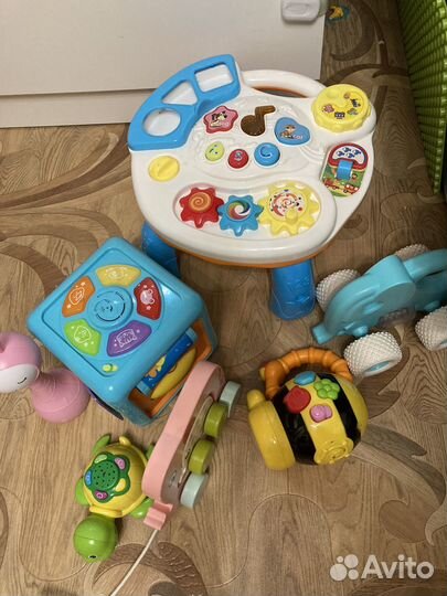 Развивающие игрушки для малышей пакетом