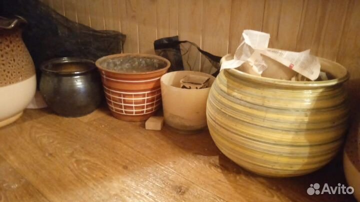 Глиняные горшки под цветы. Кашпо