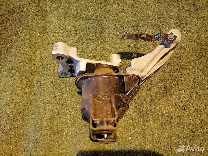 Опора двигателя (подушка двс) правая 50820-SNB-J01