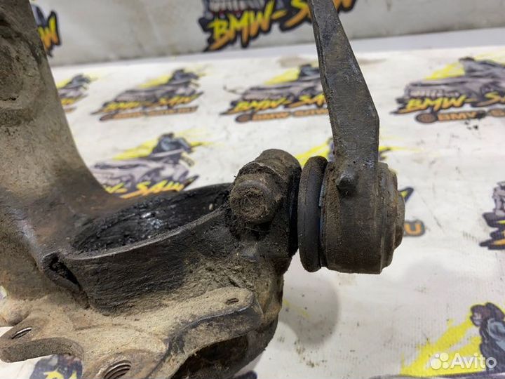 Поворотный кулак передний правый Audi Coupe 81/85