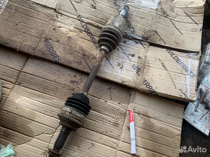 Привод левый mazda familia bj 1,5 АКПП