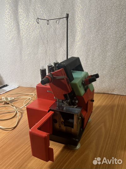 Продаю оверлок Крош