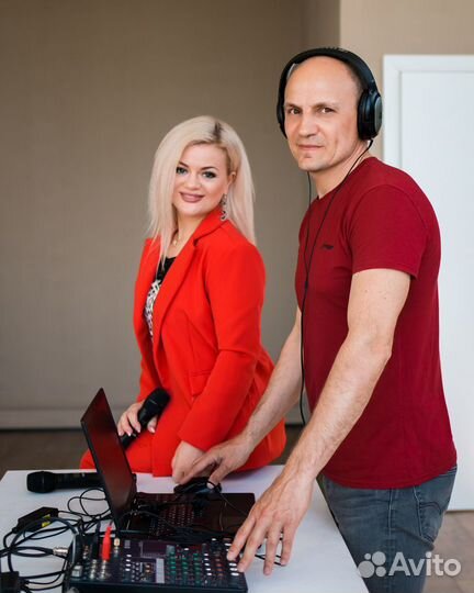 Поющая ведущая, тамада