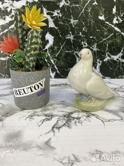 Фарфоровая статуэтка 