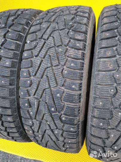 Pirelli Ice Zero 215/65 R16