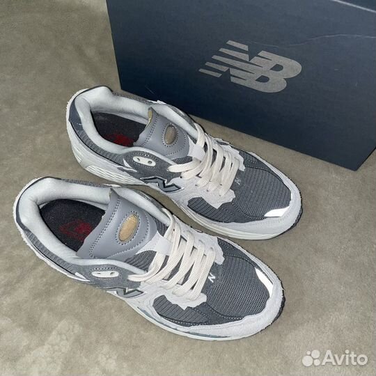 New balance 2002r 43 eur