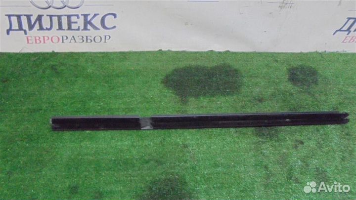 Накладка стекла заднего правого VW Tiguan 2007-20